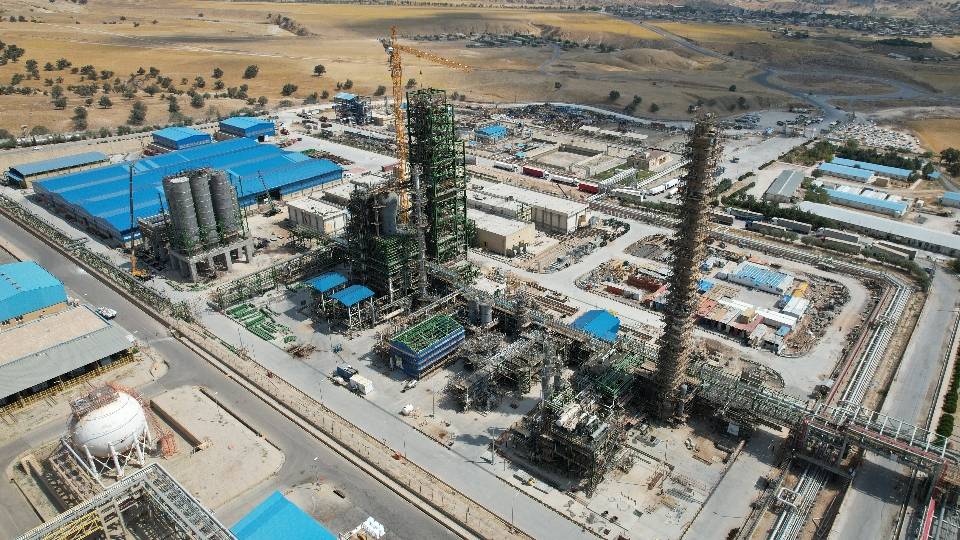 پتروشیمی ایران روی خط داغ؛ صنعتی بزرگ با موتور نیمه تمام