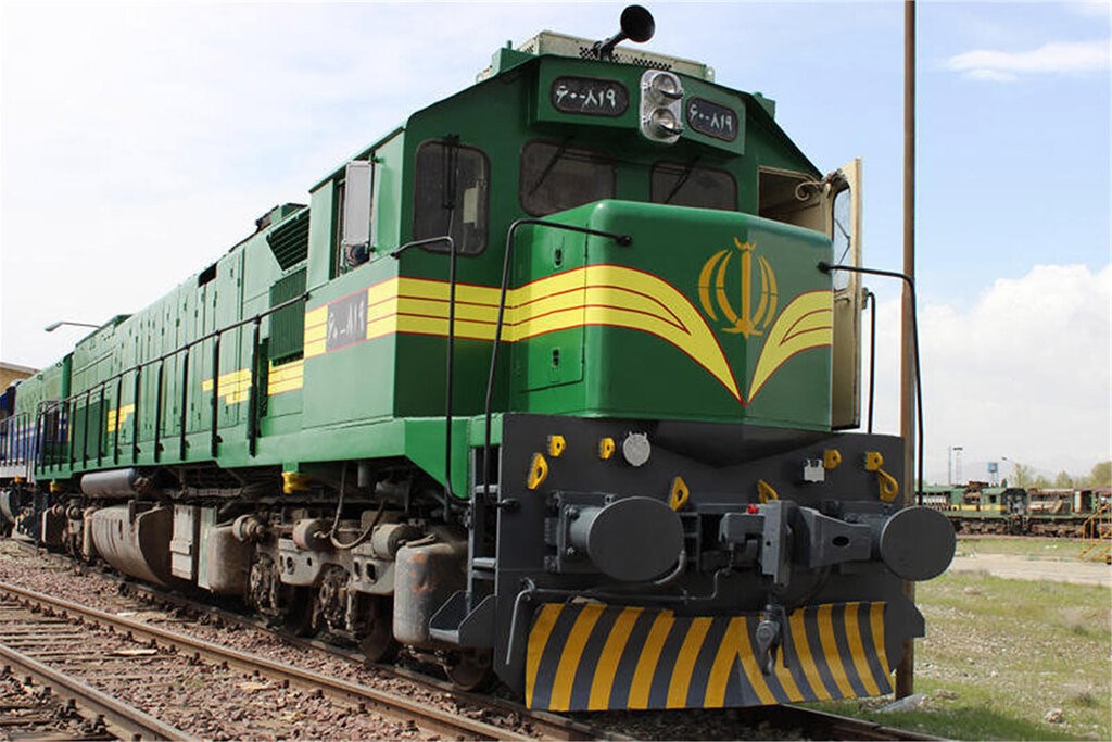 راهنمای انتخاب بهترین قطار برای سفر به مشهد: فدک یا رجا؟