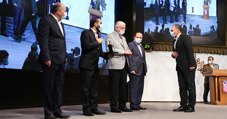 تندیس زرین جایزه مدیریت مالی ایران به بانک پاسارگاد رسید