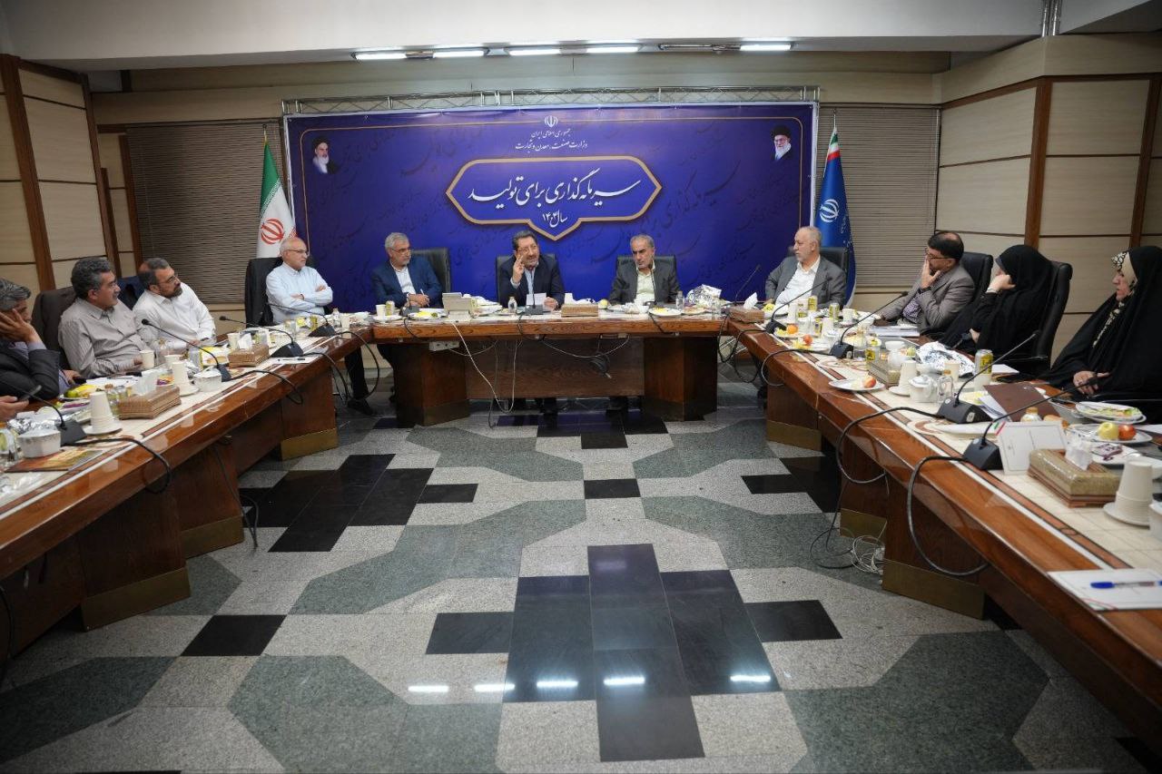 افزایش مزیت رقابتی تولیدکنندگان داخلی با ارایه تسهیلات ارزان قیمت و مشوق ها