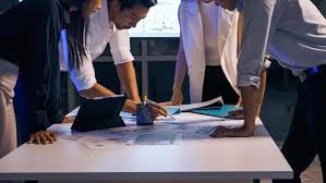 چرا پروژه ها همیشه دیر تمام می شود؟