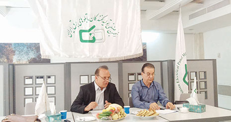 فشار قوانین مالیاتی بر گلوی صنعتگران برق