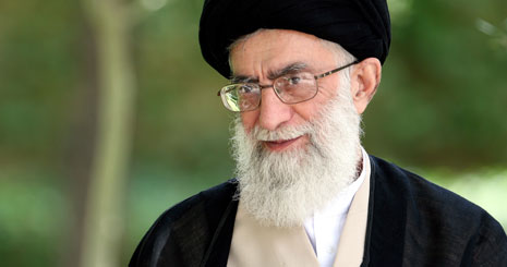 با هیاهو، جنجال و شعار دادن برای مخالفت با کسی یا جلسه‌ای موافق نیستم