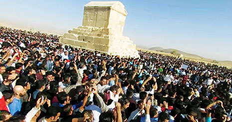 مراسم یادبود غافلگیرانه در پاسارگاد