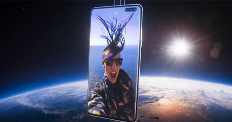 کمپین تبلیغاتی Space Selfie