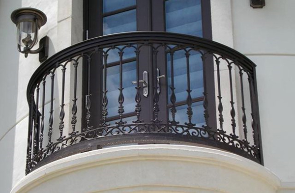 حفاظ فلزی تراس و پنجره های ساختمان
