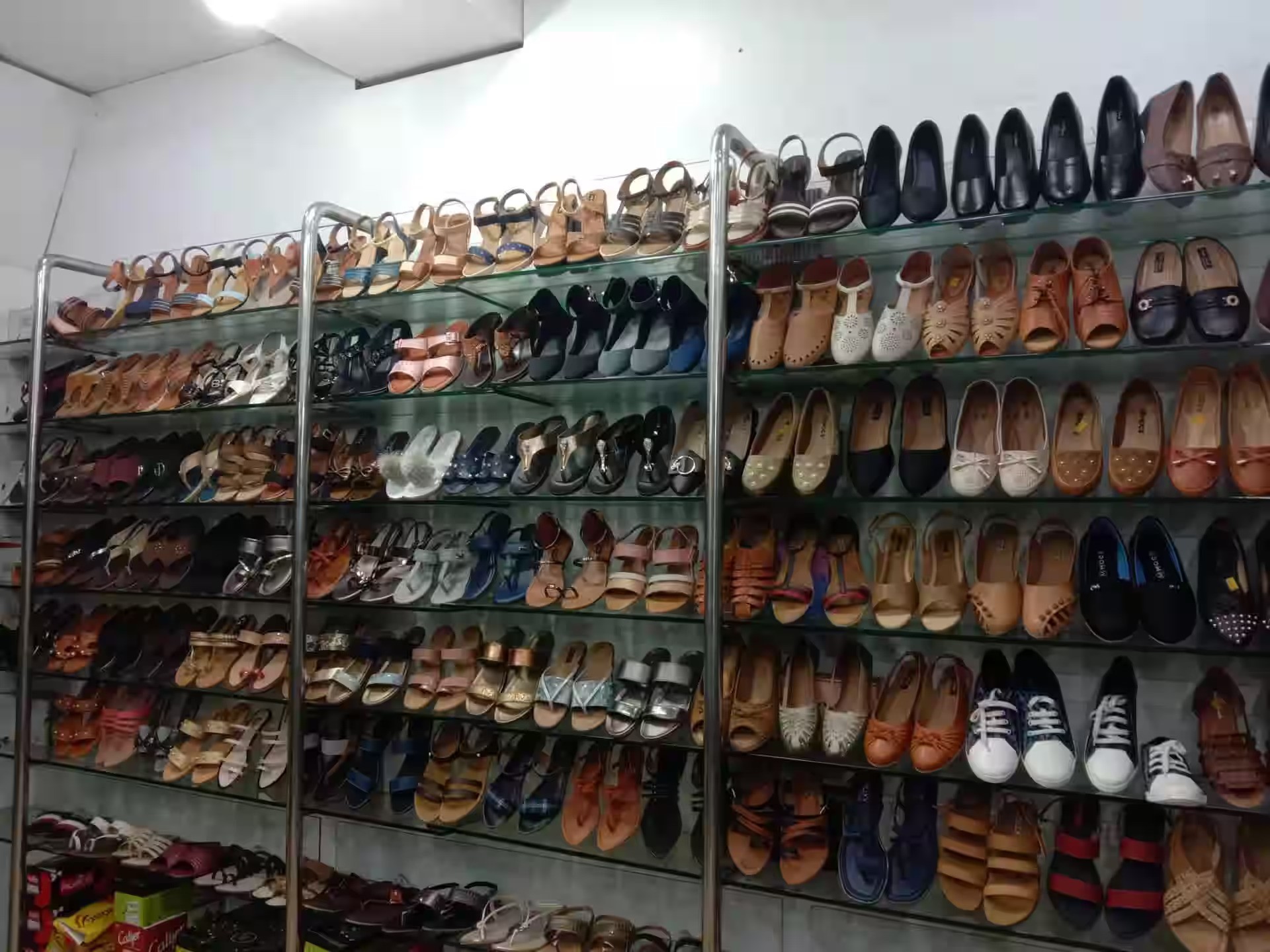 در خرید کفش عمده باید به چه نکاتی توجه کنیم؟