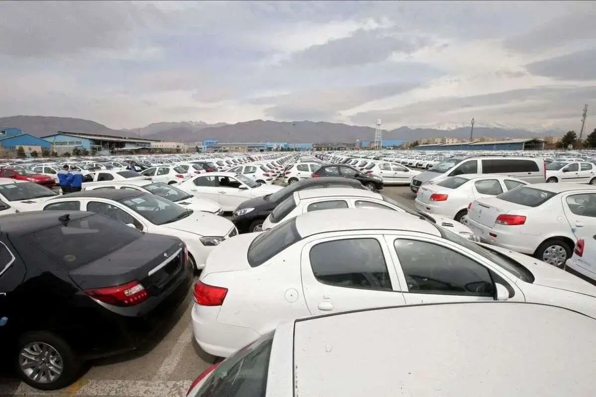 ترمز کاهش قیمت خودرو در بازار کشیده شد