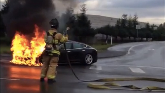 خودروی تسلا دچار بحران آتش سوزی