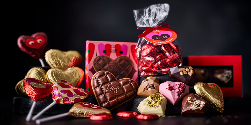 شکلات و پاستیل&zwnj;های خاص همراه با عروسک&zwnj;های ولنتاینی