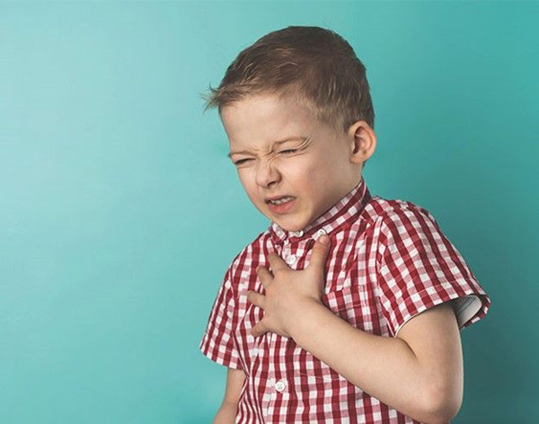 چه علائمی به پزشکان در تشخیص بیماری های قلبی کودکان کمک می کند؟