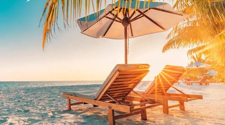 هوا برای تفریح در کیش معتدل و دلپذیر است.