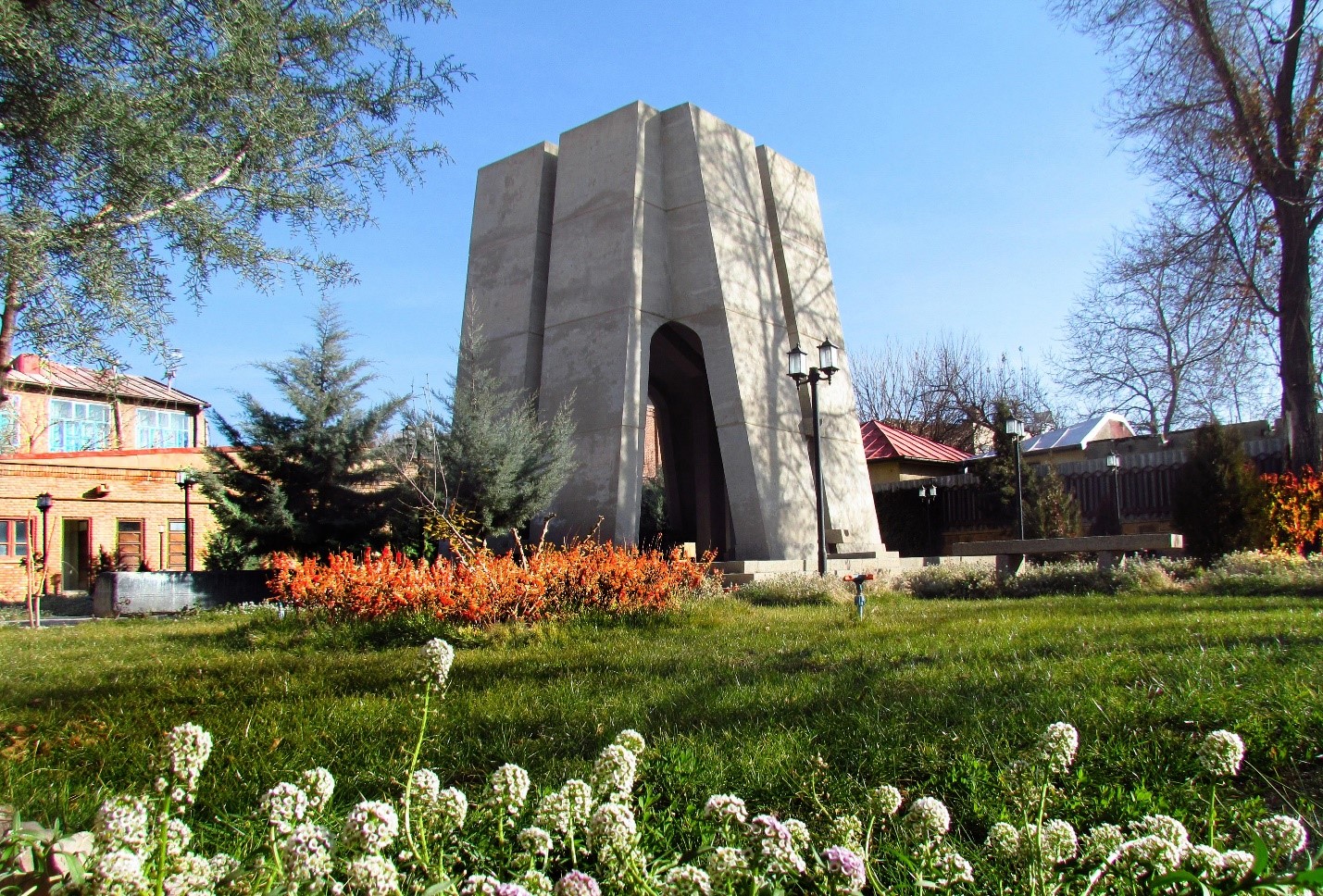 آرامگاه اوحدی مراغه ای