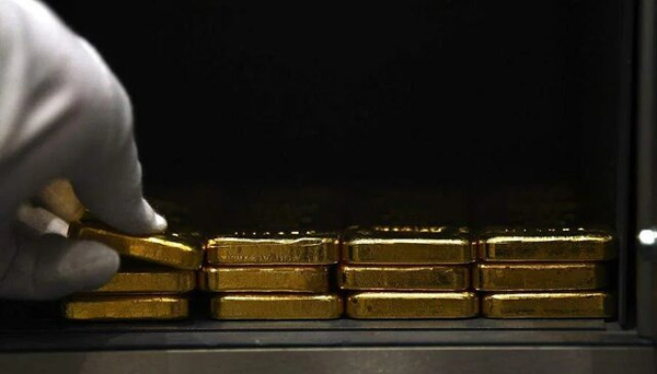 کاهش قیمت طلا در برابر صعود دلار