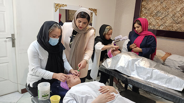 مقایسه لاین های پاکسازی پوست، رنگ مو و میکروپیگمنتیشن