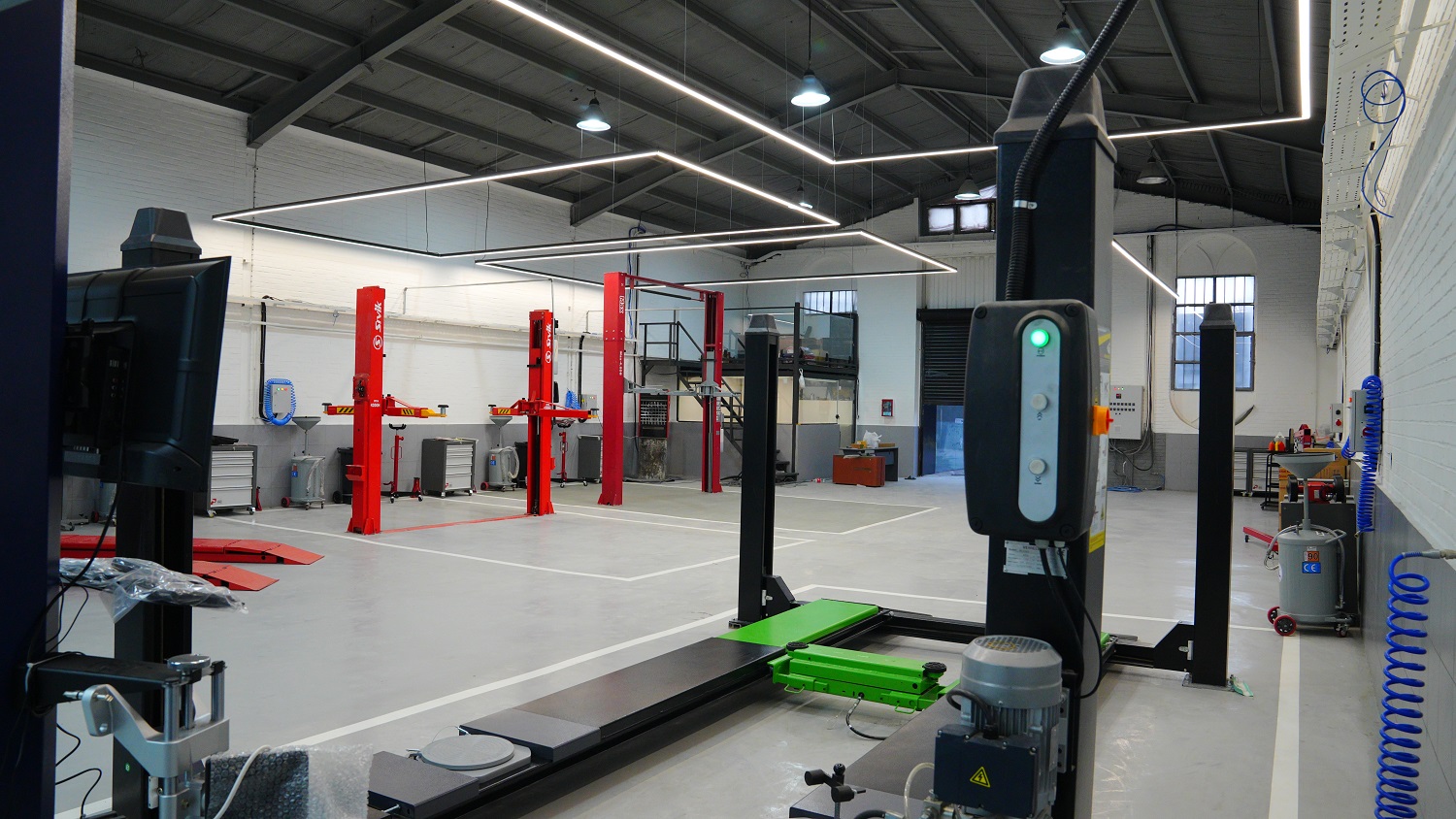 تجهیزات تعمیرگاهی مدرن در نمایندگی 717 لوکانو