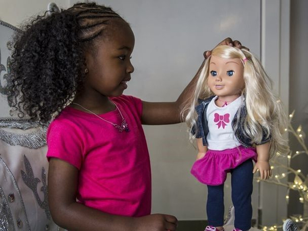 نقش عروسک در رشد عاطفی دختر بچه ها