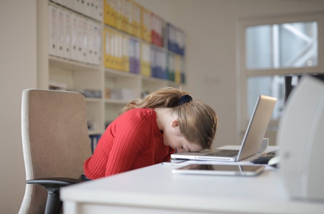 بهبود وضعیت سلامتی و سطح انرژی کارمندان با استراحت های کوتاه مدت