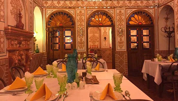 رستوران ترنج با غذاهای خوشمزه و محیطی نوستالژیک