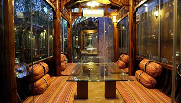 شب نشین، رستورانی با معماری چینی و منوی بین المللی